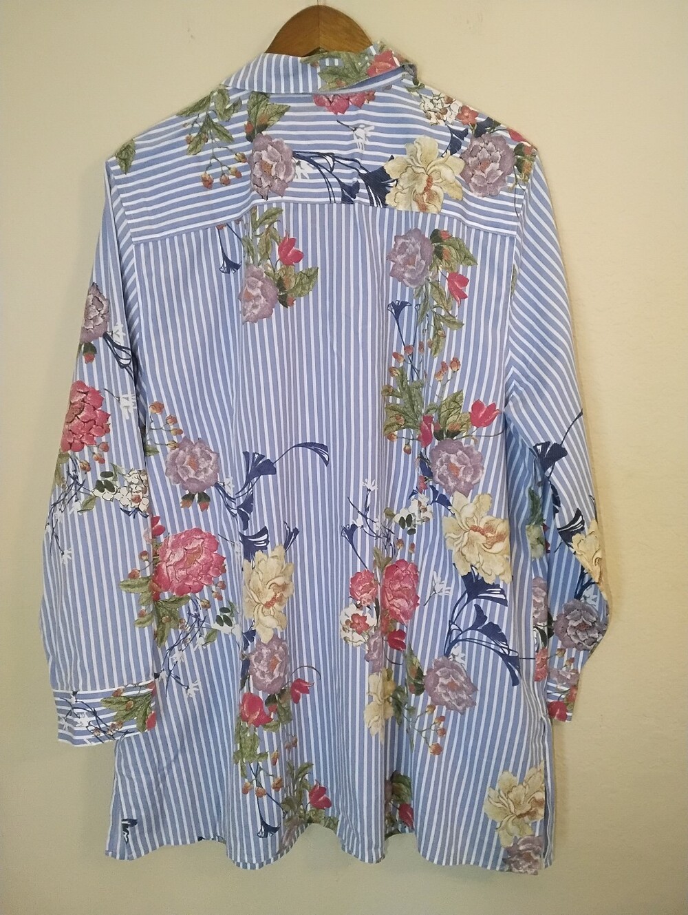 Chicos Button Down Non Iron Shirt Womens XXL Blue White Stripe Beige Red Floral - Picture 5 of 10